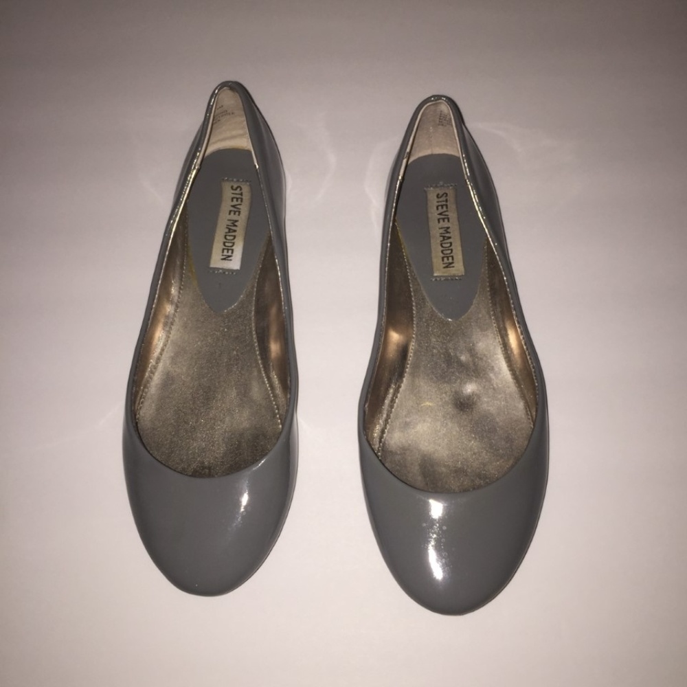 Steve Madden (Gray Flats)